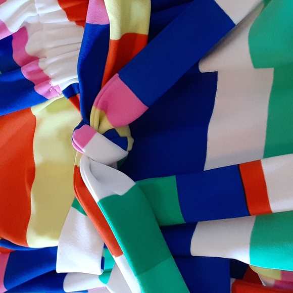 Jude Connally sleeveless v-neck blouse. - Picture 7 of 9